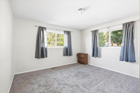 Tiny photo for 6660 Shasta Way, Klamath Falls, OR 97603 (MLS # 220215229)