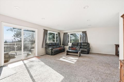 Tiny photo for 6660 Shasta Way, Klamath Falls, OR 97603 (MLS # 220215229)