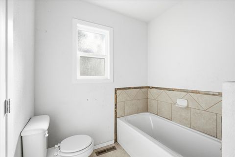 Tiny photo for 6660 Shasta Way, Klamath Falls, OR 97603 (MLS # 220215229)