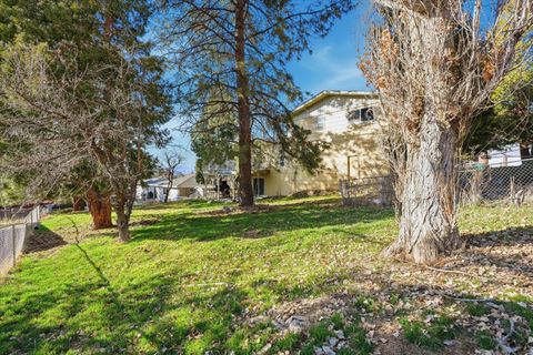 Tiny photo for 6660 Shasta Way, Klamath Falls, OR 97603 (MLS # 220215229)