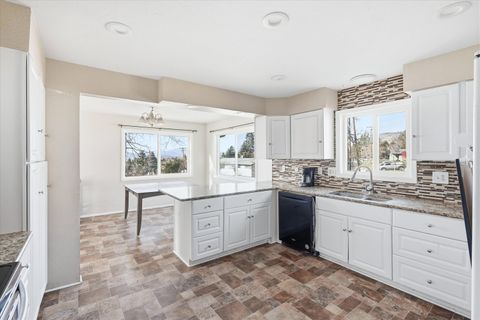 Tiny photo for 6660 Shasta Way, Klamath Falls, OR 97603 (MLS # 220215229)