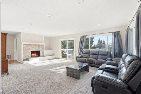 Tiny photo for 6660 Shasta Way, Klamath Falls, OR 97603 (MLS # 220215229)