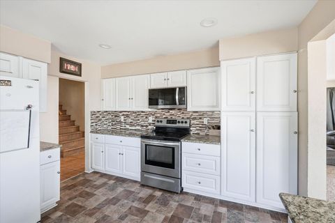 Tiny photo for 6660 Shasta Way, Klamath Falls, OR 97603 (MLS # 220215229)