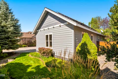 Tiny photo for 63106 Layton Avenue, Bend, OR 97701 (MLS # 220227294)