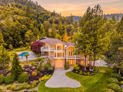 Photo of 4459 Old Stage Road, Central Point, OR 97502 (MLS # 220225874)