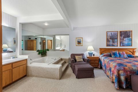 Tiny photo for 57374 Beaver Ridge Loop #32C, Sunriver, OR 97707 (MLS # 220219874)