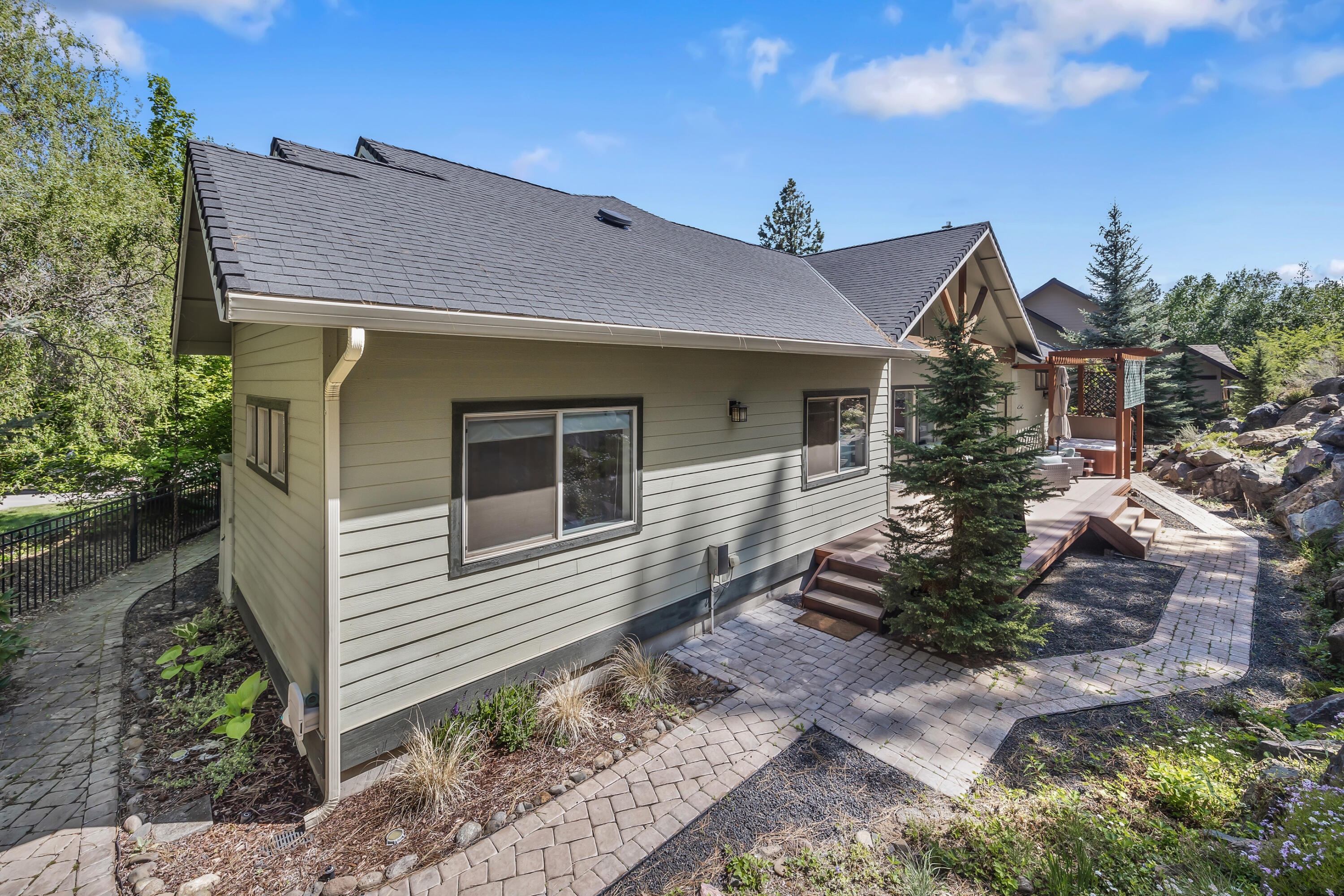 2058 NW Pinot Court