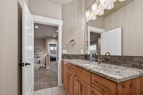 Tiny photo for 3357 SW 35th Street, Redmond, OR 97756 (MLS # 220219620)