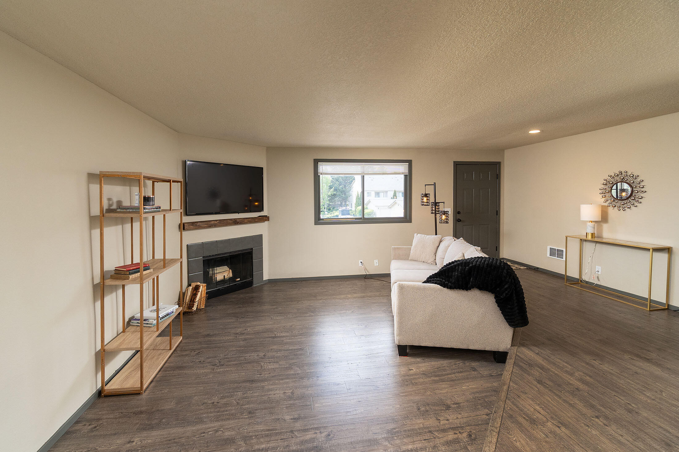1050 NE Butler Market Road APT 28