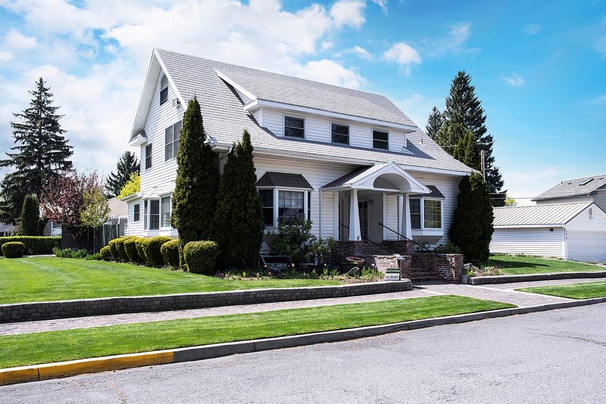 The best location and best investment in Bend! This stunning historical property is walking distance to Drake Park, The Deschutes River and downtown Bend. Five star reviews on the vacation rentals as well as great long term apartments makes this an incredible opportunity to have an income producing property (7.5% cap rate!) that could give you the flexibility to make Bend a second home as well. Three transferrable STR (short term rental permits) give you rentals that are in the heart of it all and well loved by guests.