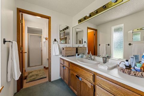 Tiny photo for 274 Parkhill Place, Grants Pass, OR 97527 (MLS # 220217644)