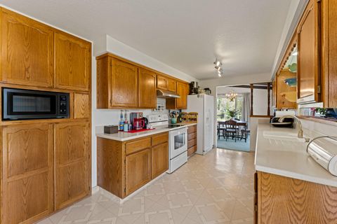 Tiny photo for 274 Parkhill Place, Grants Pass, OR 97527 (MLS # 220217644)