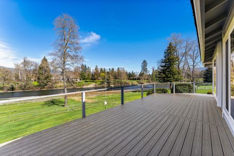 Tiny photo for 274 Parkhill Place, Grants Pass, OR 97527 (MLS # 220217644)