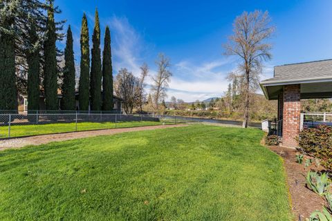 Tiny photo for 274 Parkhill Place, Grants Pass, OR 97527 (MLS # 220217644)