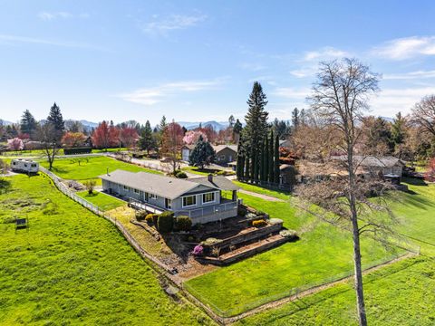 Tiny photo for 274 Parkhill Place, Grants Pass, OR 97527 (MLS # 220217644)