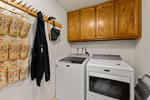 Tiny photo for 274 Parkhill Place, Grants Pass, OR 97527 (MLS # 220217644)