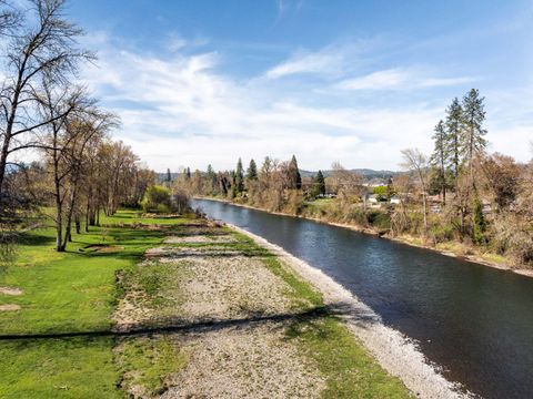 Tiny photo for 274 Parkhill Place, Grants Pass, OR 97527 (MLS # 220217644)