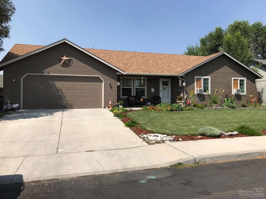 Lovely single level home on large.17 acre lot in SW Redmond. Plenty of room for your toys. This home offers 3br/2ba, gas fireplace in living room w/tile, laminate & carpet flooring. Fenced backyard w/patio & landscaped front & back.