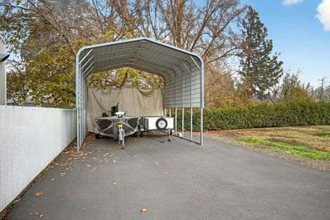 Tiny photo for 709 Lawnsdale Road, Medford, OR 97504 (MLS # 220212734)