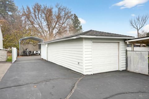 Tiny photo for 709 Lawnsdale Road, Medford, OR 97504 (MLS # 220212734)