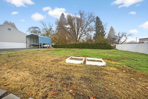 Tiny photo for 709 Lawnsdale Road, Medford, OR 97504 (MLS # 220212734)