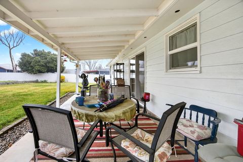 Tiny photo for 709 Lawnsdale Road, Medford, OR 97504 (MLS # 220212734)