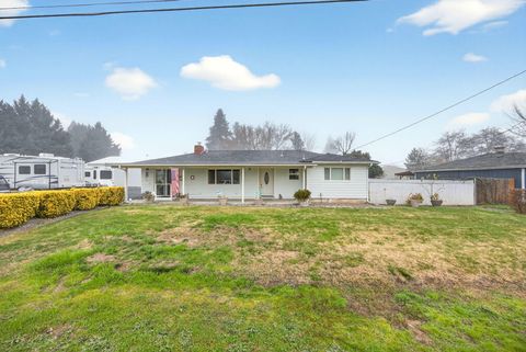 Tiny photo for 709 Lawnsdale Road, Medford, OR 97504 (MLS # 220212734)