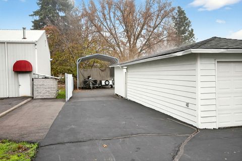 Tiny photo for 709 Lawnsdale Road, Medford, OR 97504 (MLS # 220212734)