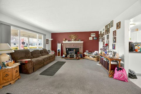 Tiny photo for 709 Lawnsdale Road, Medford, OR 97504 (MLS # 220212734)