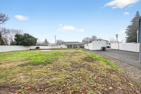 Tiny photo for 709 Lawnsdale Road, Medford, OR 97504 (MLS # 220212734)