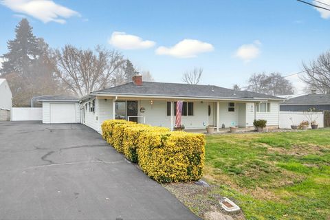 Tiny photo for 709 Lawnsdale Road, Medford, OR 97504 (MLS # 220212734)