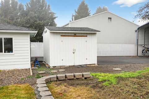 Tiny photo for 709 Lawnsdale Road, Medford, OR 97504 (MLS # 220212734)