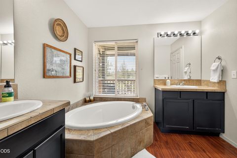 Tiny photo for 993 Golden Pheasant Drive, Redmond, OR 97756 (MLS # 220224065)