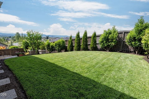 Tiny photo for 547 W La Strada Circle, Medford, OR 97504 (MLS # 220222665)