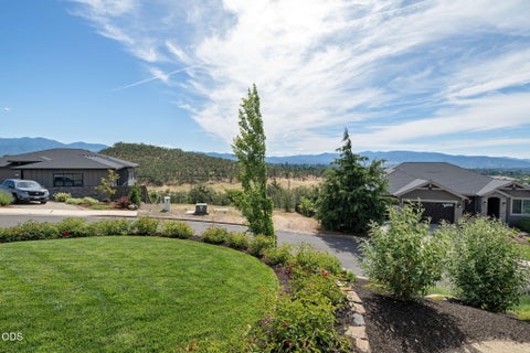 Tiny photo for 547 W La Strada Circle, Medford, OR 97504 (MLS # 220222665)