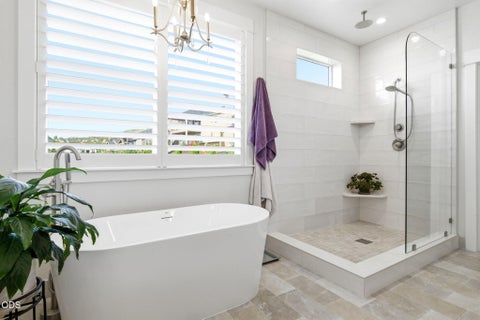 Tiny photo for 547 W La Strada Circle, Medford, OR 97504 (MLS # 220222665)