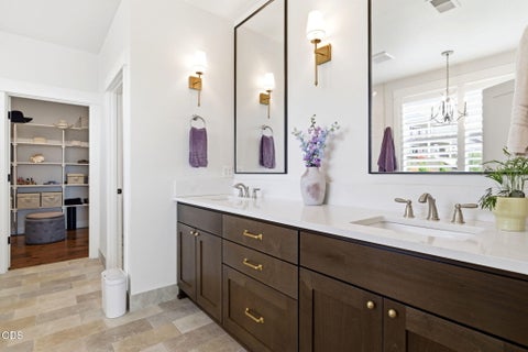 Tiny photo for 547 W La Strada Circle, Medford, OR 97504 (MLS # 220222665)