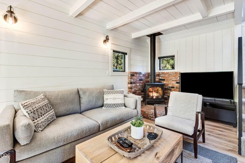 Tiny photo for 61579 Boulder Road, Bend, OR 97703 (MLS # 220223676)