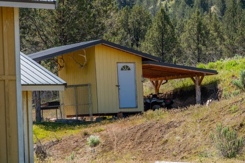 Tiny photo for 40252 Rudio Road, Kimberly, OR 97848 (MLS # 220221796)