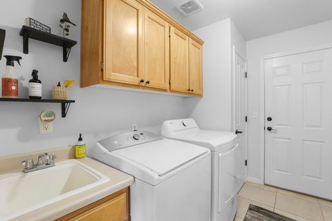 Tiny photo for 184 Keystone Way, Eagle Point, OR 97524 (MLS # 220214269)
