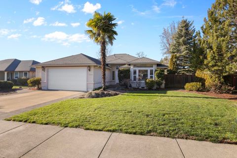 Photo of 184 Keystone Way, Eagle Point, OR 97524 (MLS # 220214269)