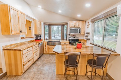 Tiny photo for 52585 Antler Lane, La Pine, OR 97739 (MLS # 220213442)