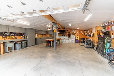 Tiny photo for 52585 Antler Lane, La Pine, OR 97739 (MLS # 220213442)