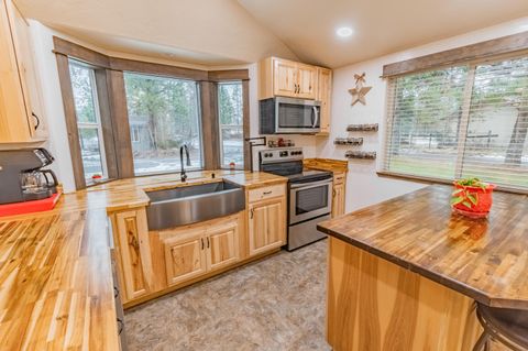 Tiny photo for 52585 Antler Lane, La Pine, OR 97739 (MLS # 220213442)