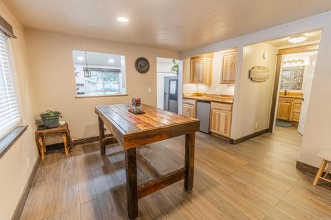 Tiny photo for 52585 Antler Lane, La Pine, OR 97739 (MLS # 220213442)