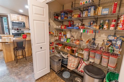 Tiny photo for 52585 Antler Lane, La Pine, OR 97739 (MLS # 220213442)