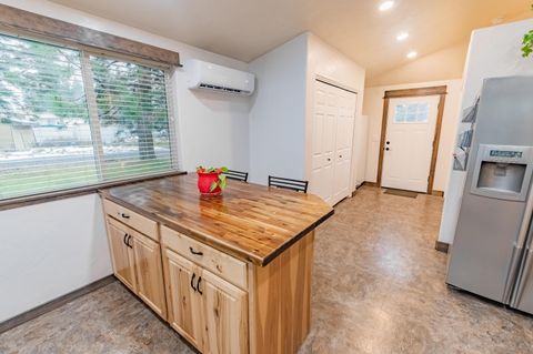 Tiny photo for 52585 Antler Lane, La Pine, OR 97739 (MLS # 220213442)