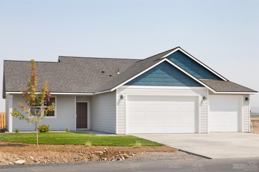 MOVE IN READY! Well thought out floor plan with spacious great room living. Master separate from two more bedrooms. Large kitchen island for storage & entertaining. Spacious master bathroom with separate his & her vanities and large walk in closet. Third bay garage and over 7400 sf lot gives ample space all around.