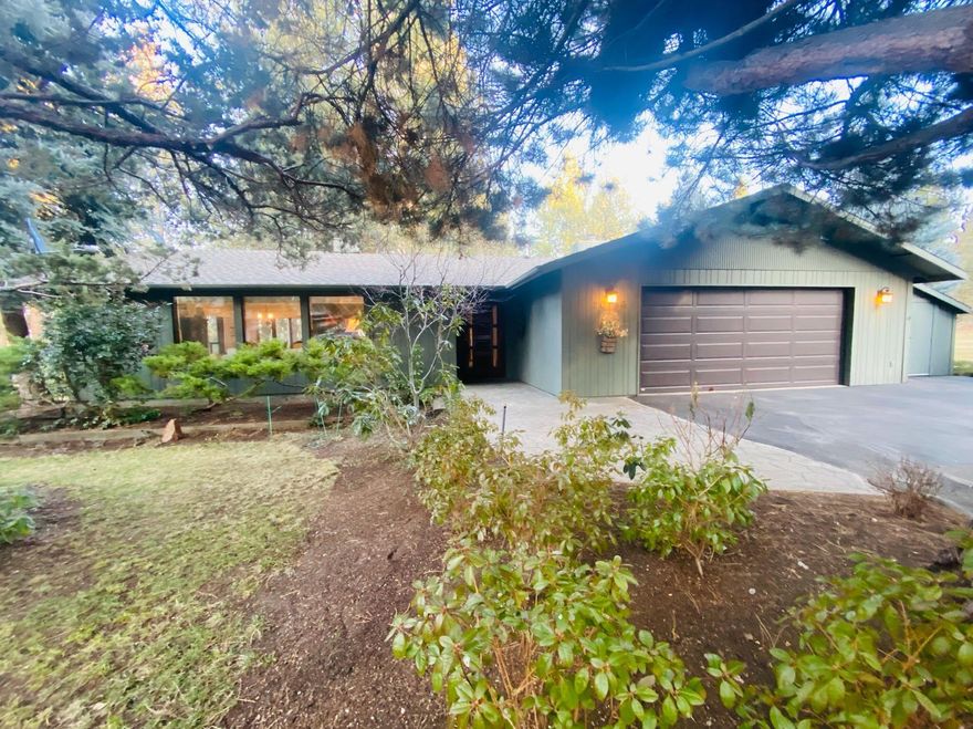 Lovely 3 Bedroom 2 bath home located on a spacious .30 acre wooded property in the Timber Ridge Subdivision. This beautifully landscaped property is surrounded by tall pines and vast green lawns. The large windows in the living room and dining area provide scenic views. Kitchen has granite countertops. Family room has hardwood floors, a wet bar and sliding glass doors that lead out to a wood deck. Master Bedroom has walk in closet. Master Bath has double vanity sinks and recently installed therapeutic spa bathtub. Sits at the end of a quiet cul-de-sac. Enclosed 2 car garage and attached storage room. Property is adjacent to the Bend Golf Club. Large green lawns maintained by HOA.