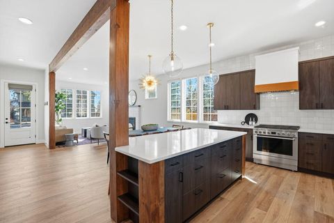 Tiny photo for 3068 NW Blodgett Way, Bend, OR 97703 (MLS # 220216892)